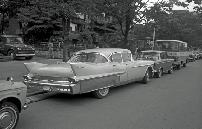 13-5b (159-10) 1958 Cadillac Fleetwood 60 Special 4dr. Sedan.jpg