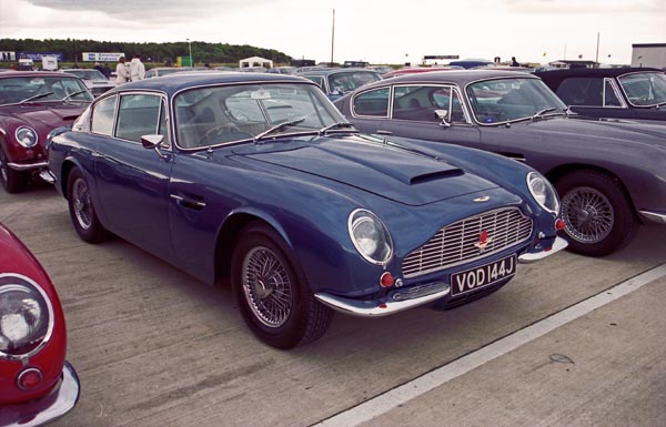 14-3a (00-38-03) 1969-70 AstonMartin DB6 Mk2.jpg