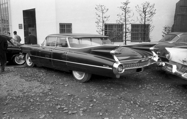 14-7a (057-33) 1959 Cadillac 62 Sedan de Ville 4dr 4-Window.jpg