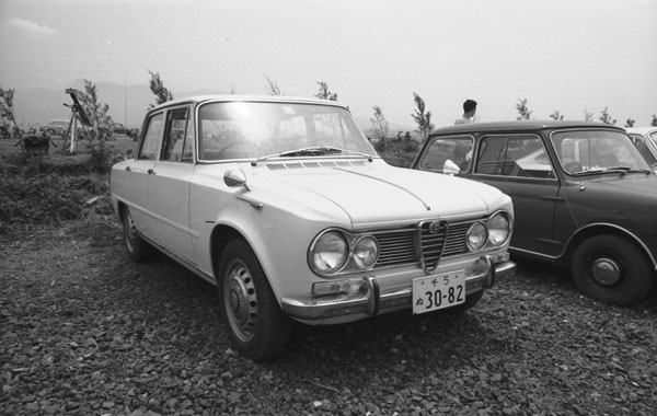 15-01 (177-08) 1965 Alfa Romeo Giulia Super(Type105.26) 4dr Berline.jpg