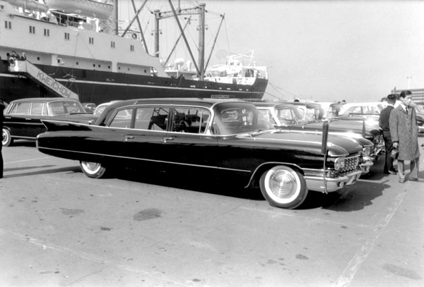 15-3b (054-35) 1960 Cadillac Fleetwood 75 Limousine.jpg