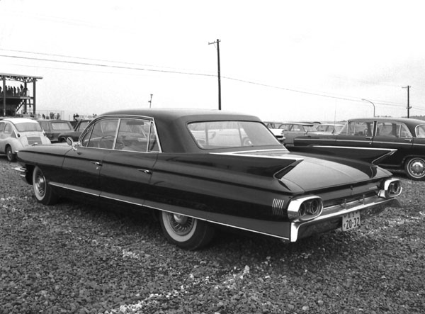 16-1b (149-31) 1961 Cadillac Fleetwood 60 Special 4dr Sedan.jpg