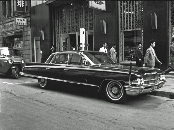 17-1a  (103-08)b 1962 Cadillac Fleetwood 60 Special 4dr Sedan.jpg