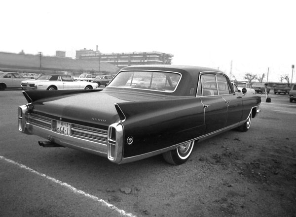 18-1b    226-35 1964 Cadillac 60 Special Fleetwood 4dr Hardtop Sedan.jpg