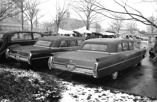 18-2b    300-11 1964 Cadillac 75 Fleetwood Limousine.jpg