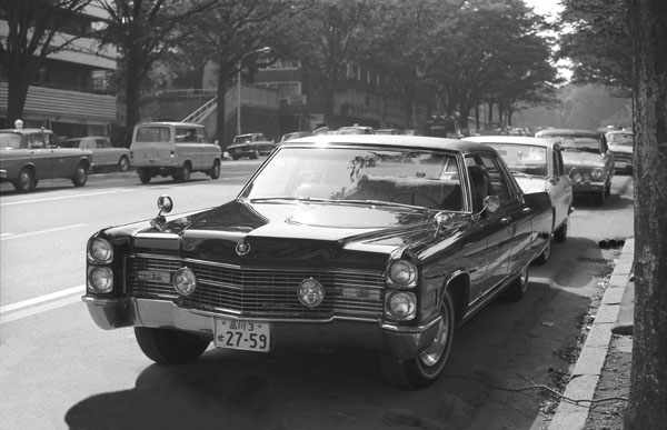 20-1a  (161-32b) 1966 Cadillac Fleetwood Brougham 4dr Sedan.jpg