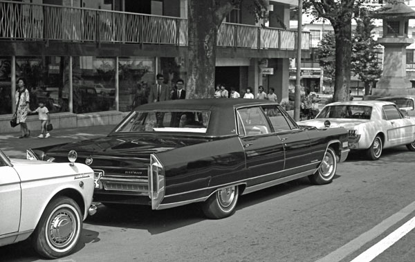 20-1c (161-33) 1966 Cadillac Fleetwood Brougham 4dr Sedan.jpg