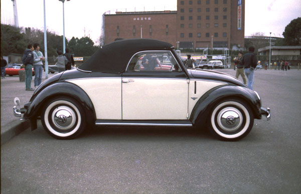 21a(85-02B-02) 1949 VW Hebmuller Cabriolet.jpg