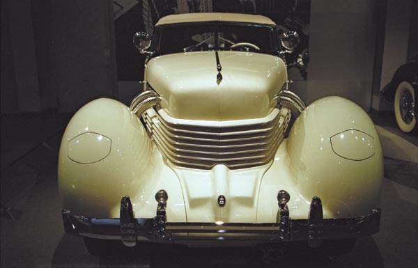 23-3a (99-T08-10) 1937 Cord 812 Convertible Coupe.jpg