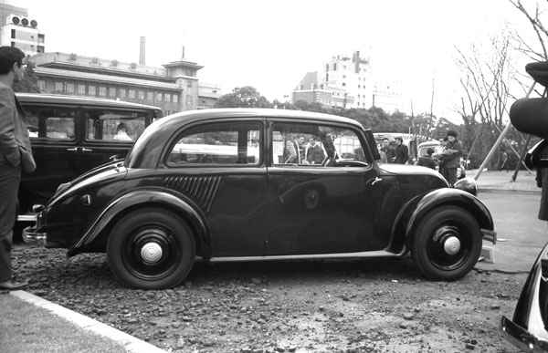 235-28 1935 Mercedes Benz 130H 2dr Limousine.jpg