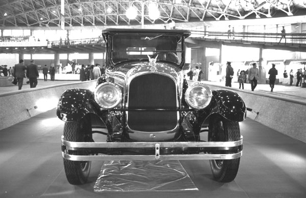 24-01a 257-08 1924 Chrysler Model B Six Phaeton.jpg