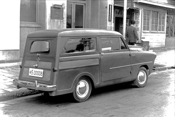 24-3c (011-25) 1951-52 Crosley Super StationWagon.JPG