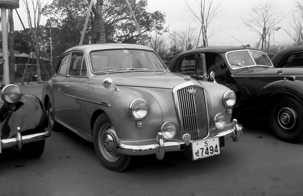 241-24 1953 Wolseley 4／44 Saloon.jpg