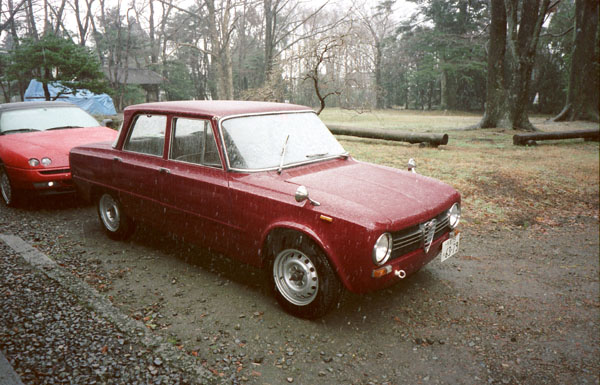 28-1 (99-00-17) 1969 Alfa Romeo Giulia 1300 T.I. 御殿場・楽天荘(Type105.39).jpg