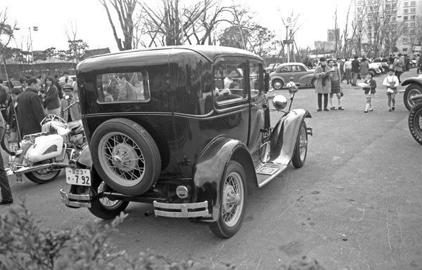 30-4d 243-07 1930 Ford Modei A Toudor Sedan.jpg