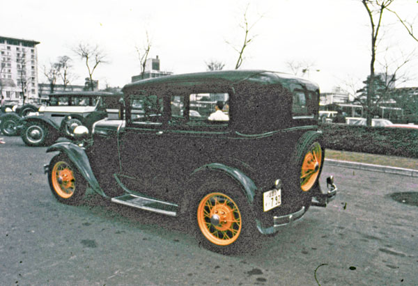 30-4e 70-04-05_27 1930 Ford ModelA Tudor Sedan.jpg