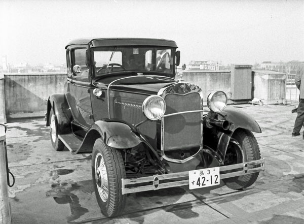 30-5b (136-10) 1930 Ford ModelA Deluxe Coupe.jpg