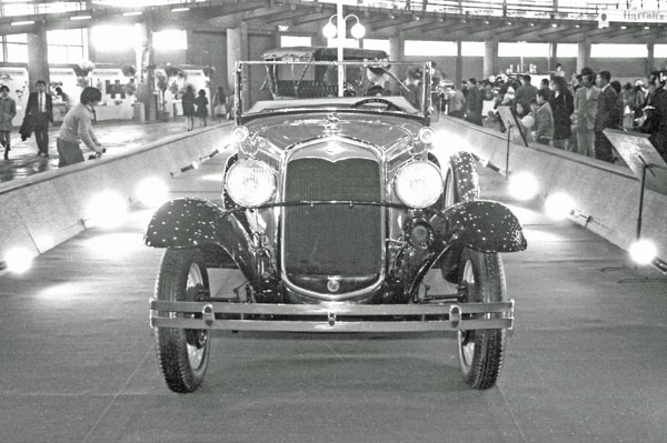 31-1a 262-01 1931 Ford Model A Deluxe phaeton.jpg
