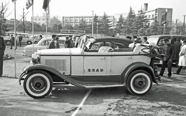 31-2c (083-27) 1931 Ford Model A Fordor Phaeton.jpg