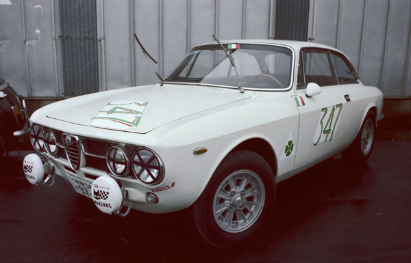 32-1 (81-07a-22) 1968 AlfaRomeo 1750 GT-V.jpg