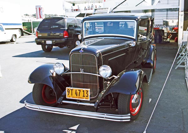 32-5a (99-19-29) 1932 Ford V8 DeLuxe Tudor Sedan(Model 55).jpg