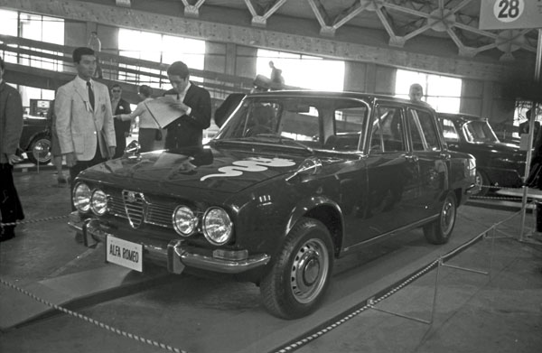 33-1 (184-09) 1969 Alfa Romeo 1750 Berlina.jpg