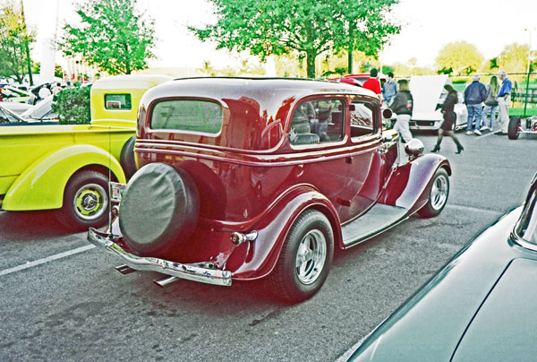 33-1b (98-F10-18) 1933 Ford DeLuxe Tudor Sedan.jpg