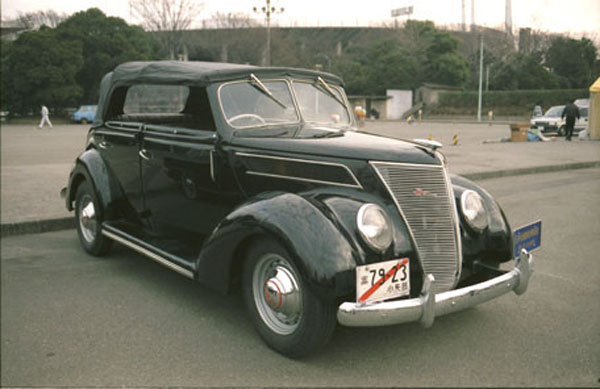37-1c (85-01B-06) 1937 Ford V8 Convertible Sedan.jpg