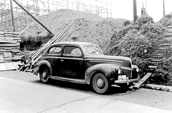 39-1b (070-18) 1939 Ford Deluxe Tudor Sedan.jpg