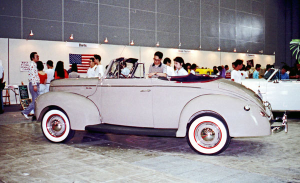 40-1b 90-22-28 1940 Ford DeLuxe Convertible Coupe.jpg
