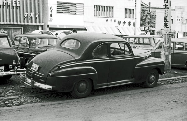 46-1b  (097-17) 1946 Ford Super Deluxe 2dr Coupe Sedan.jpg