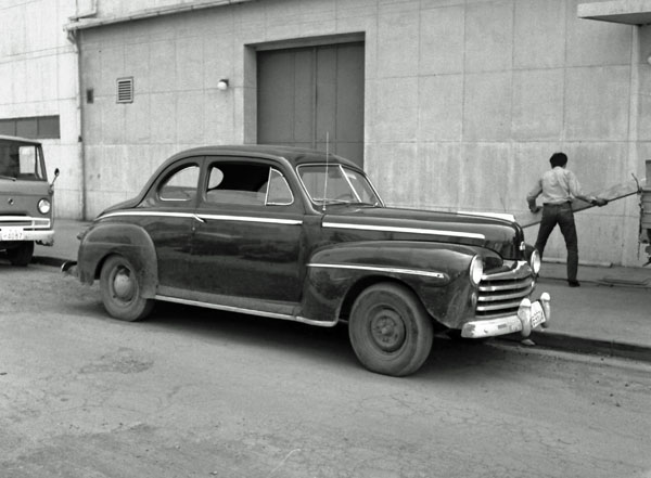 47-3a (092-59) 1948 Ford Super Deluxe Sedan Coupe.jpg