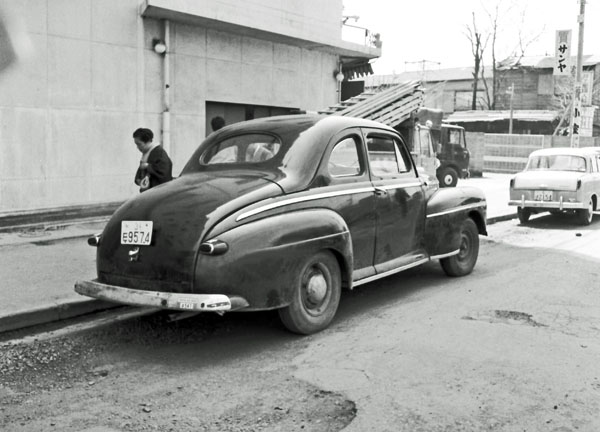 47-3b (092-63) 1948 Ford Super Deluxe Sedan Coupe.jpg