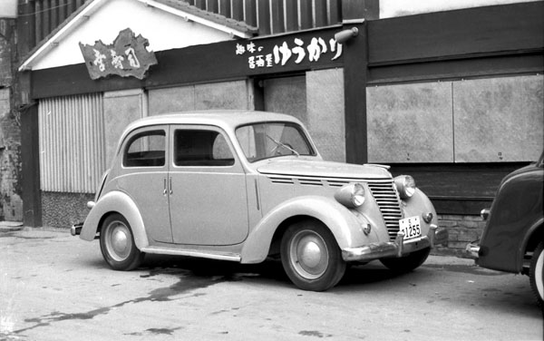 49-1a (046-07) 1949-53 FIAT 1100E 4dr Berlina.jpg