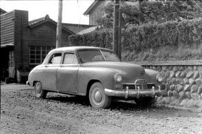 49-1c (参考)1948 Kaiser Special 4dr Sedan.jpg