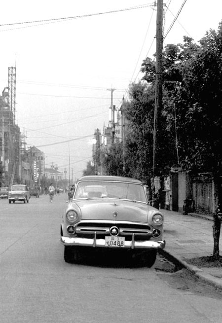 52-1a (006-17) 1952 Ford CustomlineV8 4drSedan.jpg