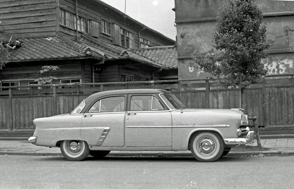 52-1b 1952 Ford Customline 4dr.Sedan.jpg