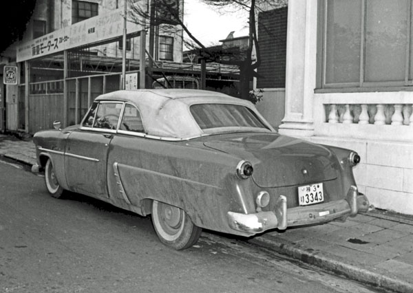 52-2b (148-66) 1952 Ford Crestline Sunliner 2dr Convertible.jpg