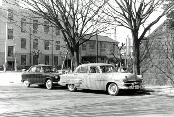 53-1a 026-11 1953 Ford Customline／1954-59 Austi A50 Cambridge.jpg