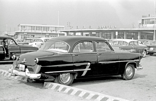 53-2b (078-16) 1953 Ford Customline Fordor Sedan.JPG