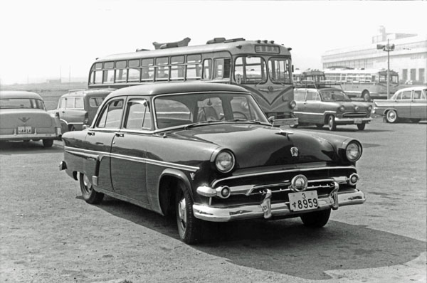 54-1a (078-22) 1954 Ford Customline Fordor Sedan.jpg