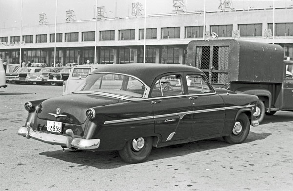 54-1d (078-23) 1954 Ford Customline Fordor Sedan.jpg