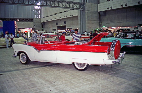 55-1b 90-24-28 1955 Ford Fairlane Sunliner Convertible.jpg