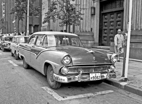 55-2a (103-12b) 1955 Ford Fairlane 4dr Townsedan.jpg