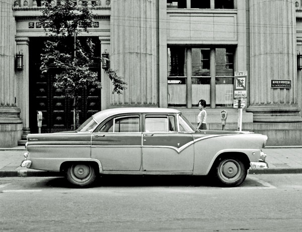 55-2b (103-09c) 1955 Ford Fairlane 4dr Townsedan.jpg