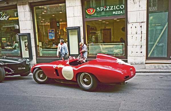 55-2c 00-02-16) 1955 Ferrari 500 Mondial Scaglietti Spider.jpg