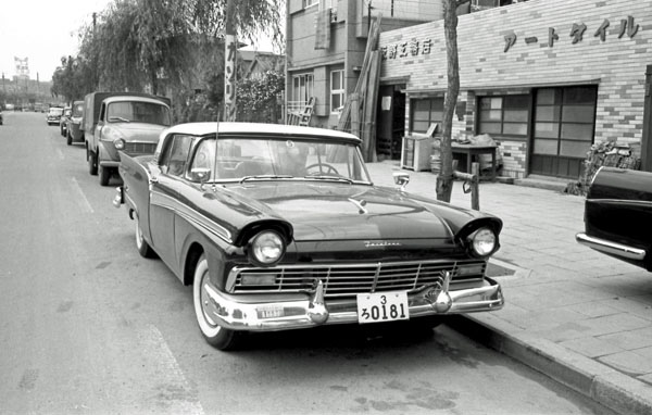 57-3a (101-22) 1957 Ford Fairlane 500 Skyliner 2dr Hardtopのコピー.jpg