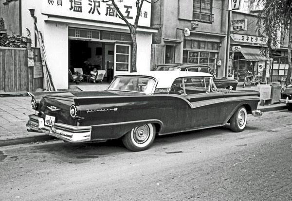 57-3c (101-24) 1957 Ford Fairlane 500 Skyliner Hardtop.jpg