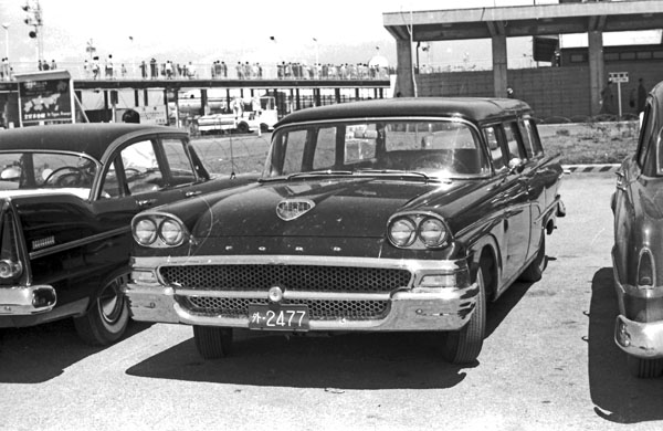 58-2a 008-33b＊ 1958 Ford CountrySedan(Stationwagon).jpg