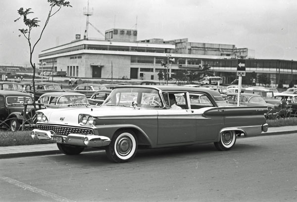 59-1b (034-35) 1959 Ford Fairlane 500 Galaxie 4dr Sedan.jpg